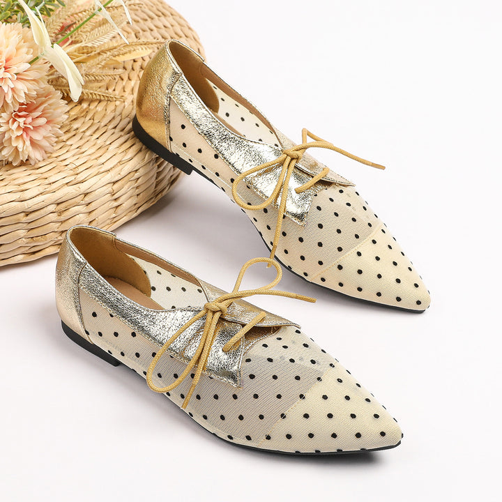 Dame ballerinas med gennemsigtigt netdesign og prikker Stilla