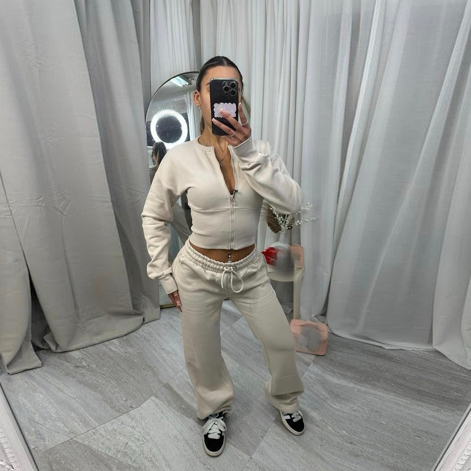 Damer sporty to-delt sæt med cropped zip pullover og komfortable joggingbukser Skovae
