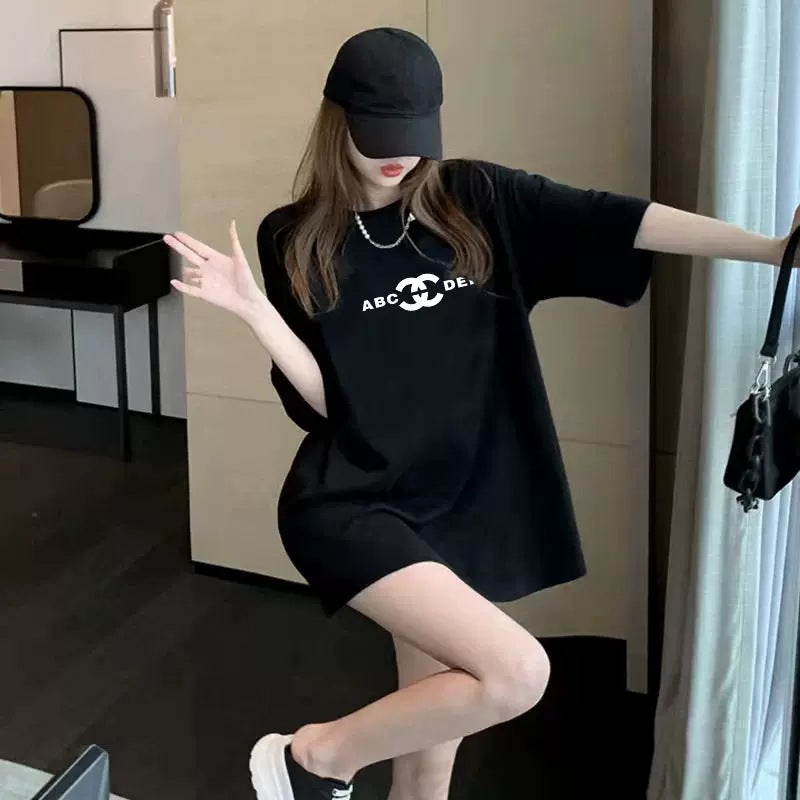 Dame T-shirt i løs oversized stil med kreativt tryk Stilla