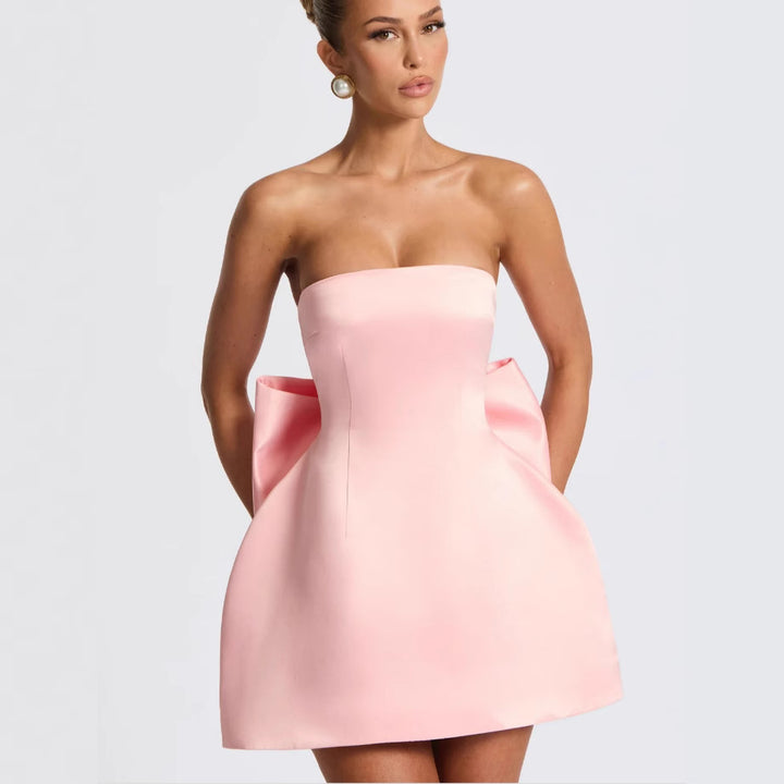 Dame Strapless Cocktailkjole med voluminøs kant og elegant design Stilla