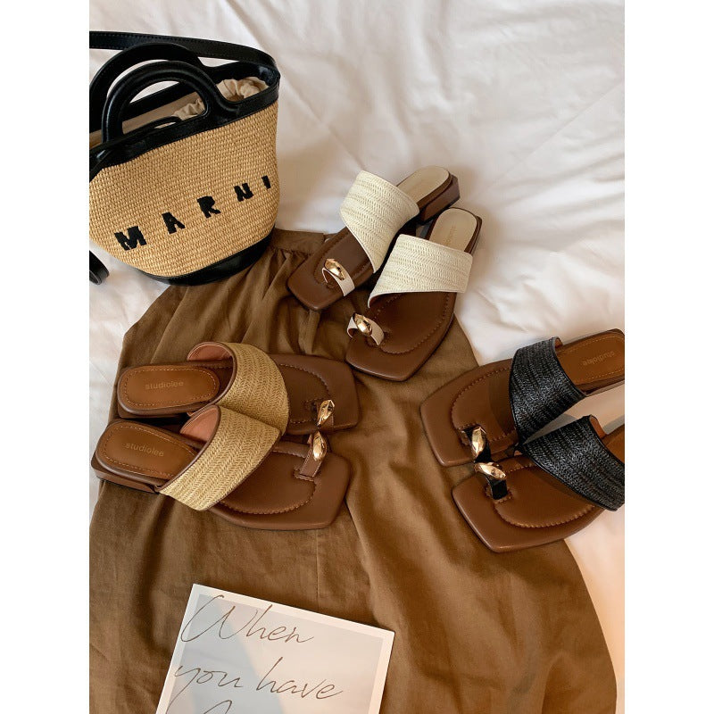 Femme Open-Toe Slide Sandaler med dekorativt rem-detalje Stilla