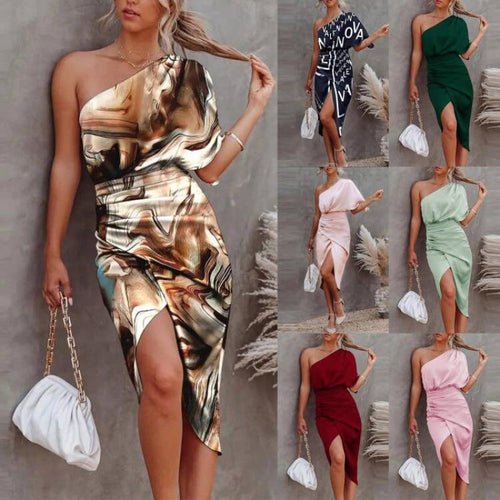 Femme asymmetrisk satin-midi-kjole Stilla