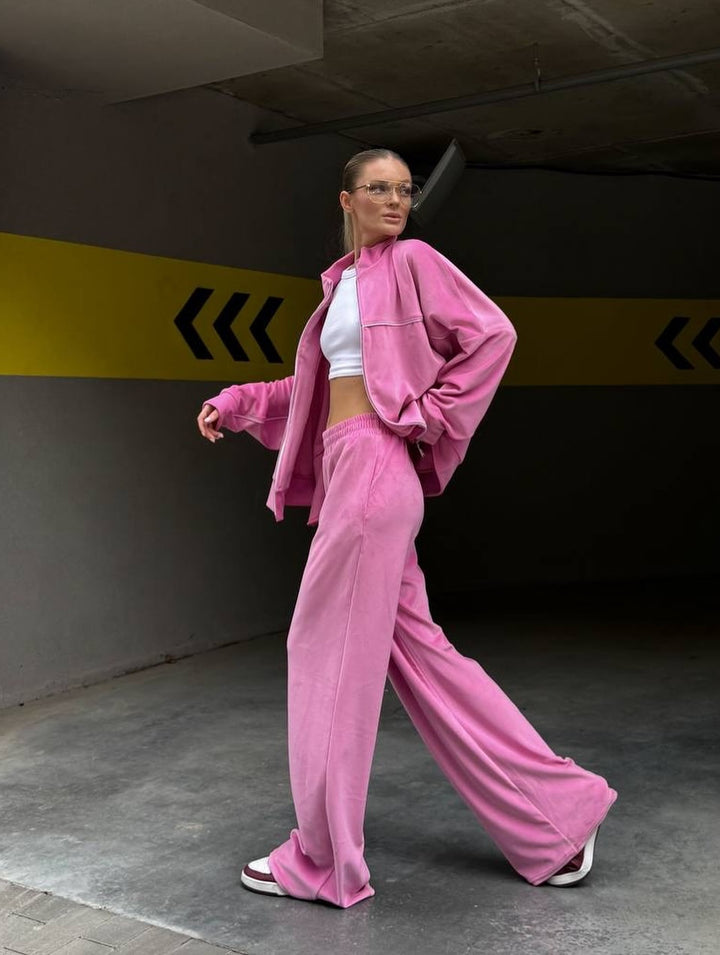 Kvindernes sporty velour lounge sæt med høj talje og løstsiddende bukser Skovae