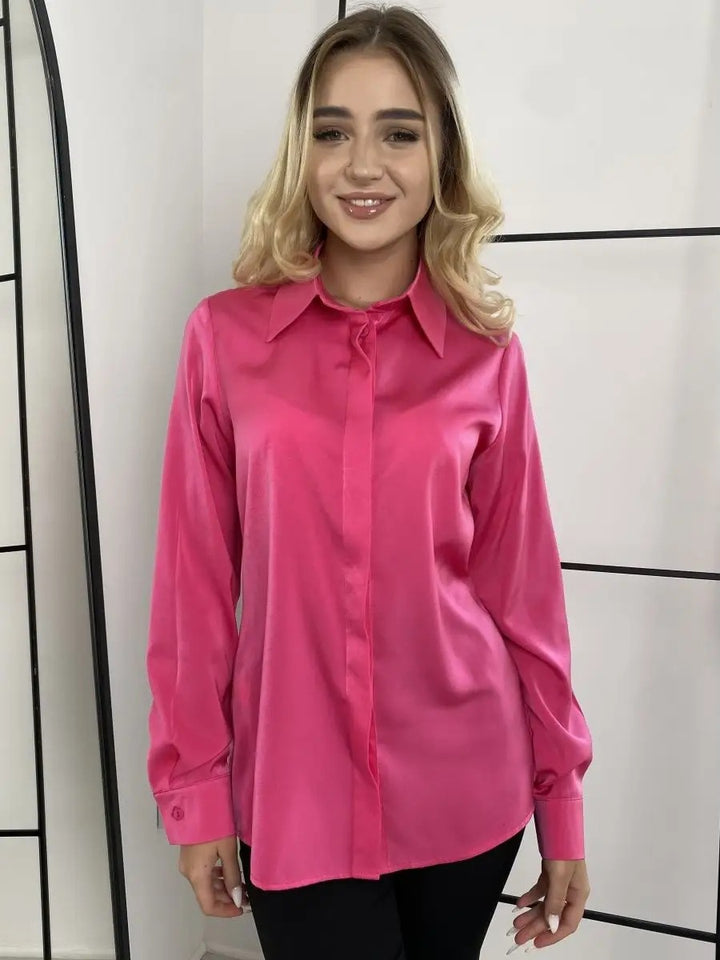 Dame elegant bluse med silkeagtigt finish og klassiske detaljer Stilla