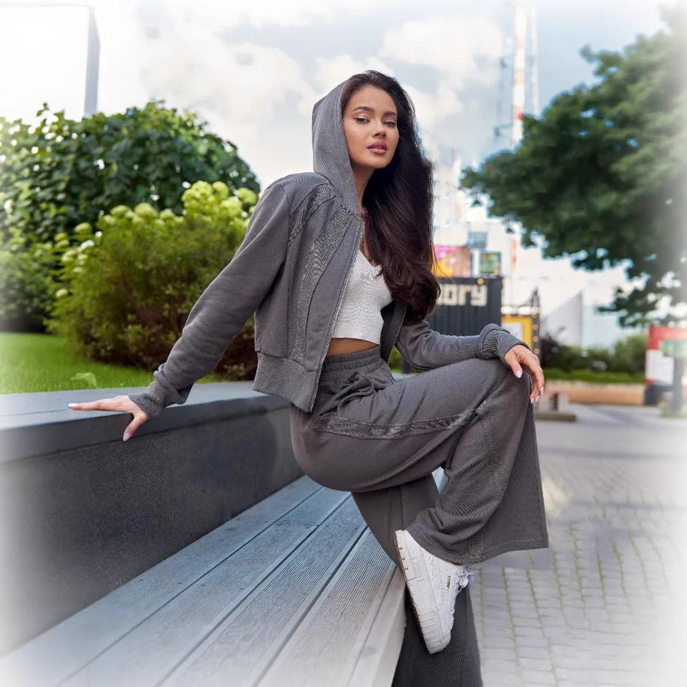 Kvindernes sporty fritidssæt med cropped sweatshirt og komfortable joggers Skovae