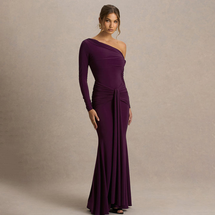 Dame figursyet maxikjole med asymmetrisk design og drapering Skovae