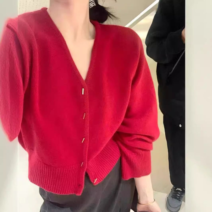 Kvinders cardigan med dyb V-hals og elegante knapper Stilla