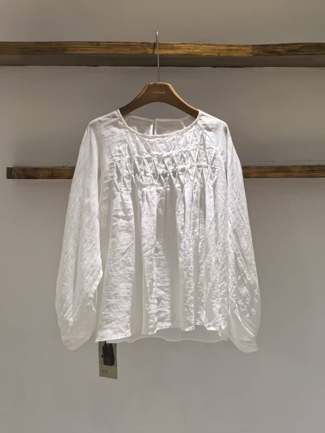 Femme Let bluse med rynket detalje Stilla