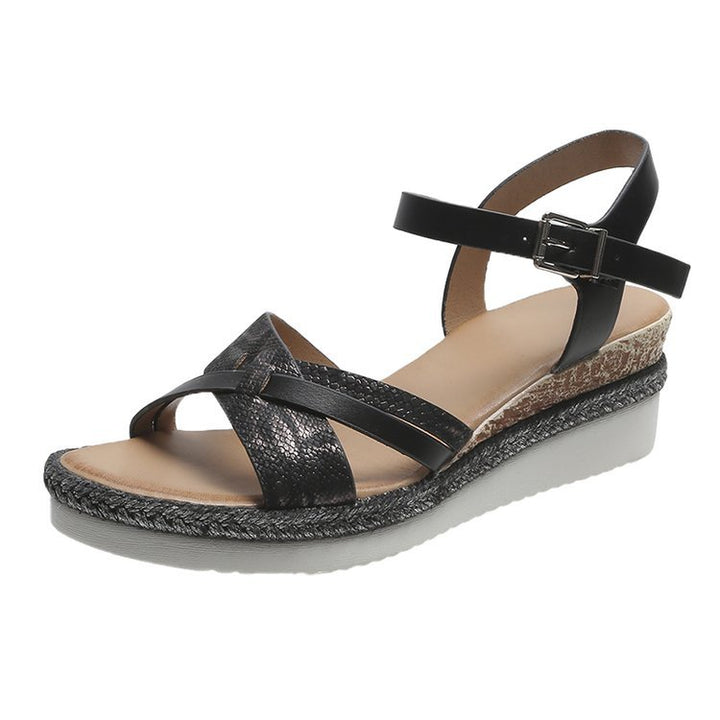 Dame kile sandaler med elegant krydsstrop og komfortabel plateau sål Stilla