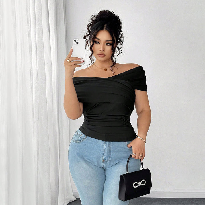 Dame elegant wrap top med off-shoulder design og ruching Skovae