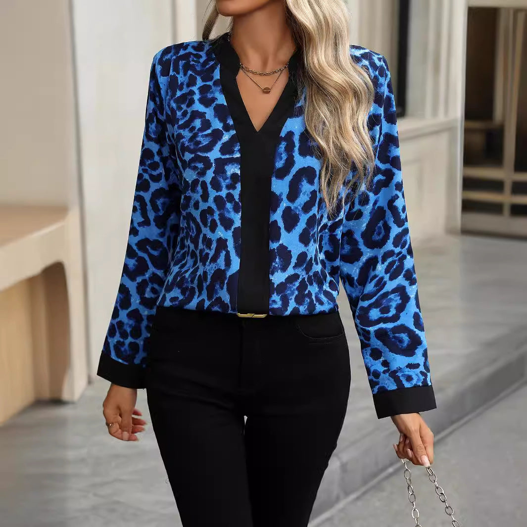 Damebluse med livligt leopardmønster og elegant krave Stilla