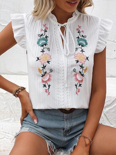 Damebluse med blomsterbroderi og flæsedetaljer Stilla