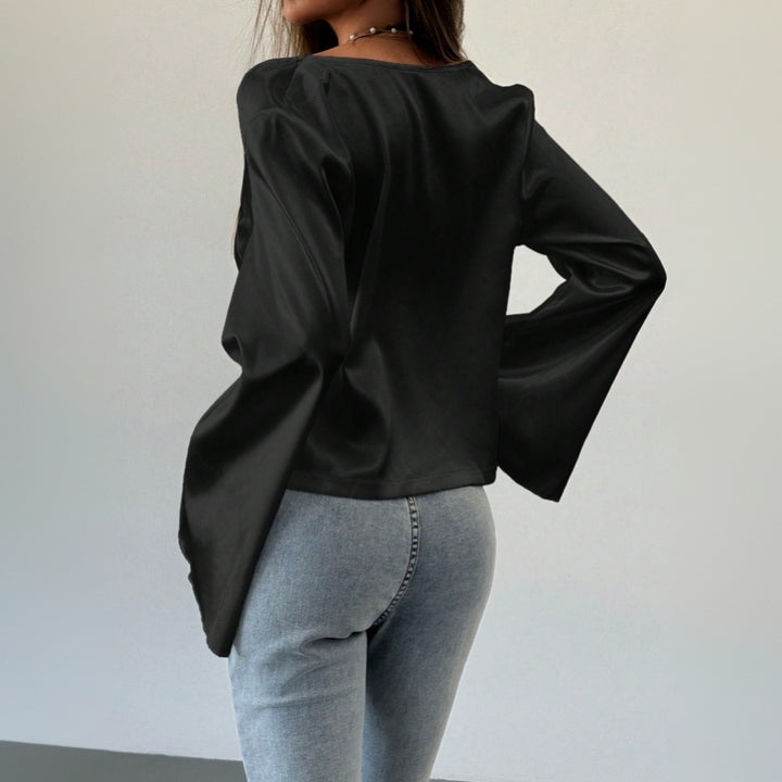 Kvinders elegante bluse med dyb V-hals og afslappet knude detalje Stilla