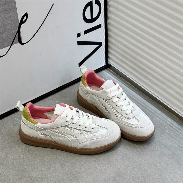 Dame sneakers i sportsligt-elegant design med åndbart mesh-overflade og modeaccent Stilla