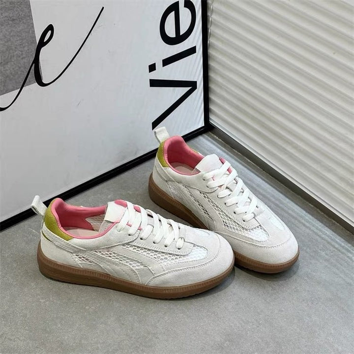 Dame sneakers i sportsligt-elegant design med åndbart mesh-overflade og modeaccent Stilla
