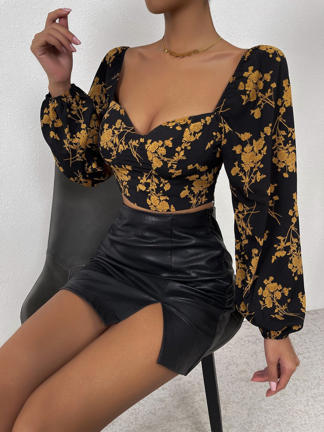 Dame Crop Top med blomstertryk og elegant pufærme Stilla