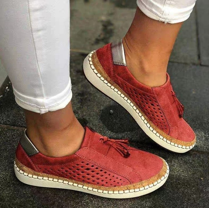 Dame Komfortable Slip-On Sneakers med åndbar perforering og trendy kvast-design Stilla
