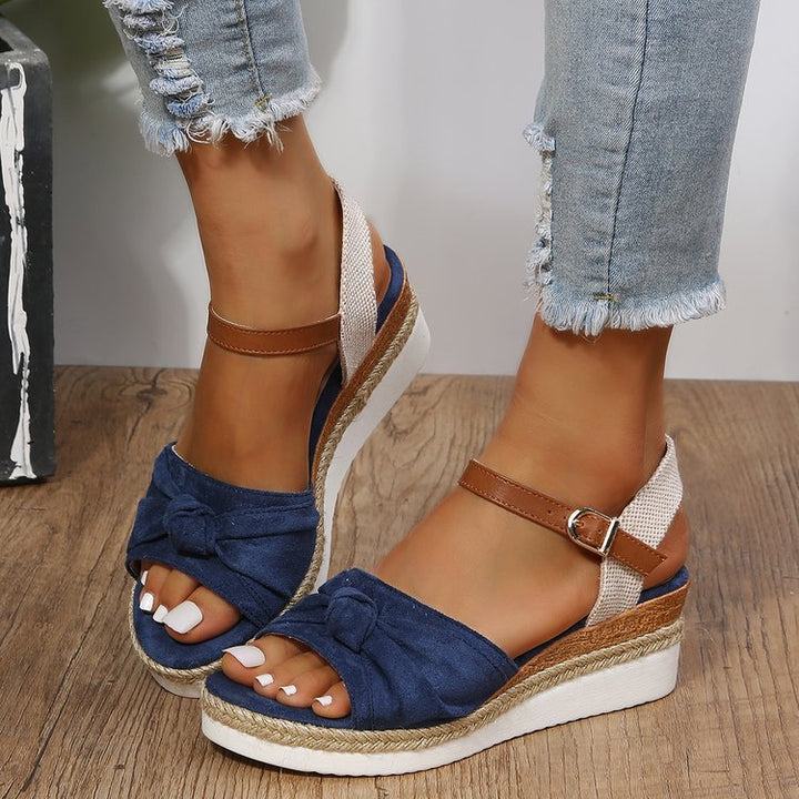 Damer wedge-sandaler med justerbar rem og elastisk indlæg Stilla
