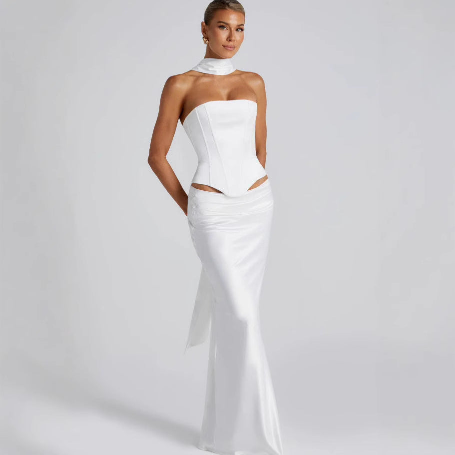 Kvinders brudekjole med off-the-shoulder design og elegant taljebånd Skovae