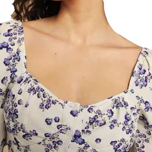 Dame bomuldsbluse med blomstermotiv og romantiske flæse detaljer Stilla