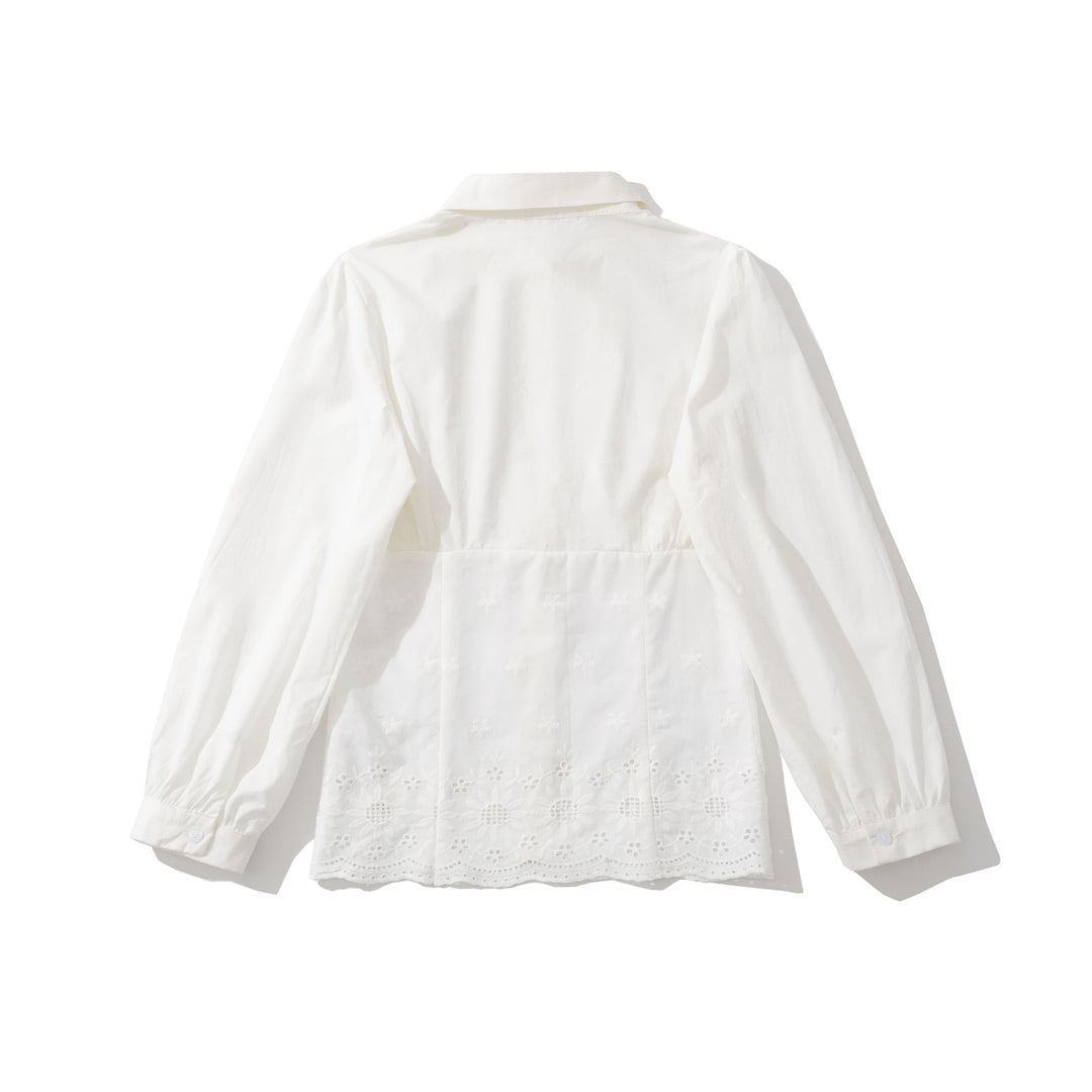 Damebluse med legende flæsedetaljer og elegant broderi Stilla