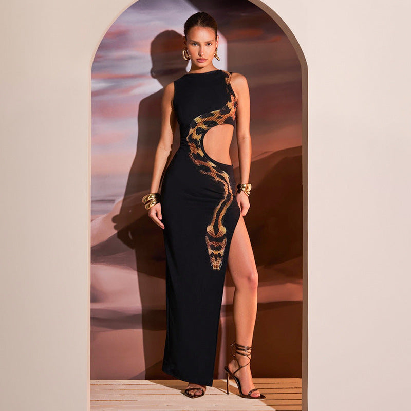 Dame maxikjole med raffineret slangeprint og cut-out-detaljer Stilla