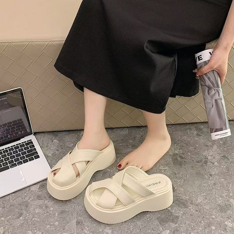 Dame Plateau-sandaler med moderne remdesign og komfortabel sål Stilla