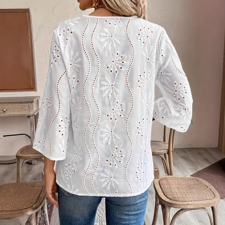 Damebluse med broderet design og luftig pasform Stilla