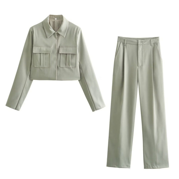 Femme Cropped Utility Jakke med Klap-lommer Stilla