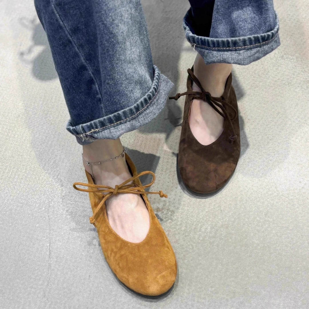 Dame Wildleder Ballerina Flats med justerbar binding detail Stilla