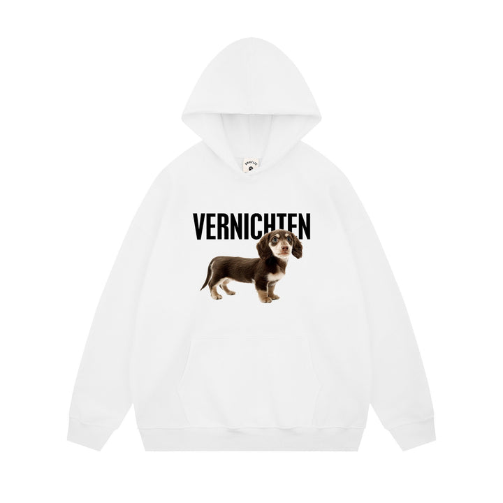Kvinders hoodie med kunstnerisk hundemotiv og statement print Skovae