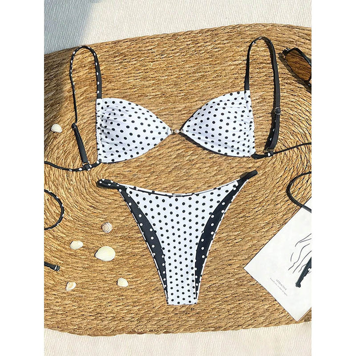 Dame triangel-bikini med elegante accenter og lav skæring Skovae