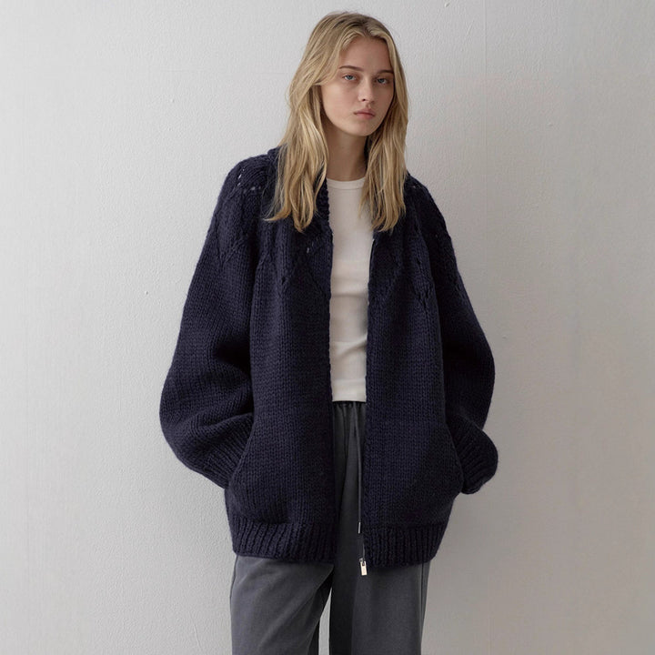 Kvinders chunky strik cardigan med tidløst design og moderne detaljer Stilla