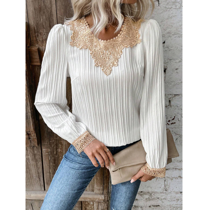 Damebluse med elegante spidsdetaljer og ribbet design Stilla