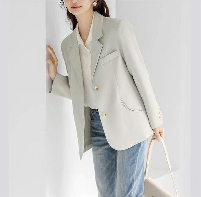 Kvinders elegante blazer med fine knapdetaljer og skræddersyet silhuet Stilla