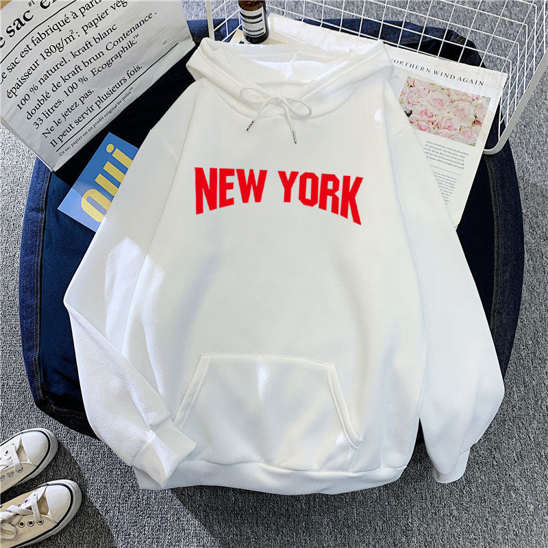 Kvinders hoodie med stilfuldt New York design Skovae