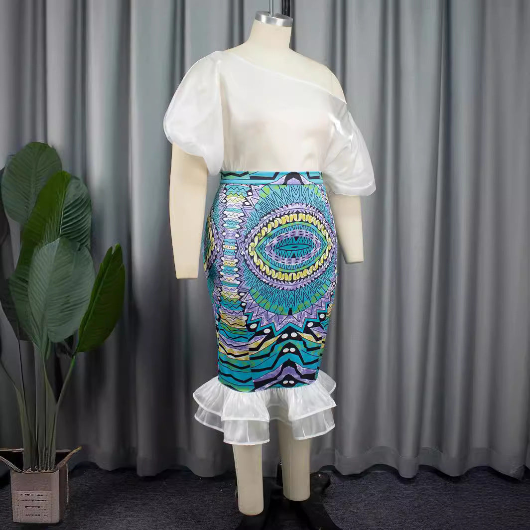Damer Elegant kjole med asymmetrisk design og farverig print Skovae