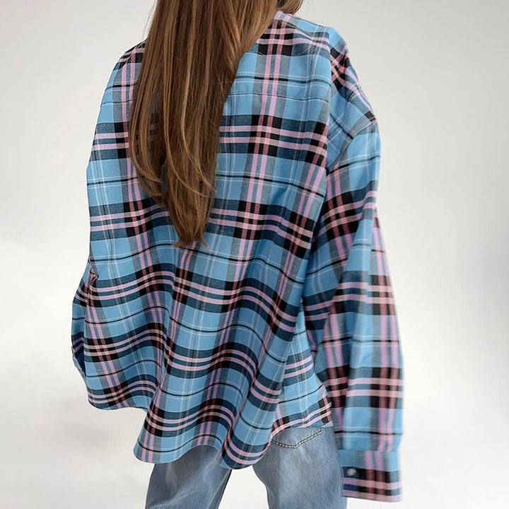Dame Oversized Skjorte i ternet design med casual snit, lange ærmer og praktiske brystlommer Stilla