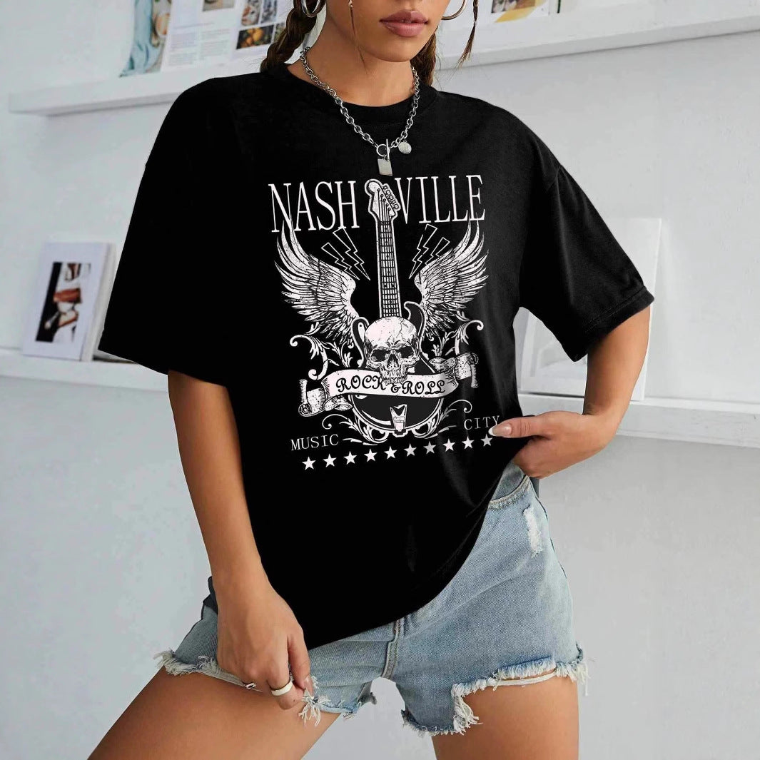 Dame T-shirt med kreativt skrift i moderne graffiti-stil Skovae
