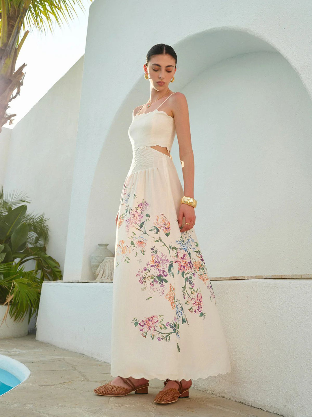 Dame Maxikjole med romantisk chiffon-overdel og florale accenter Stilla
