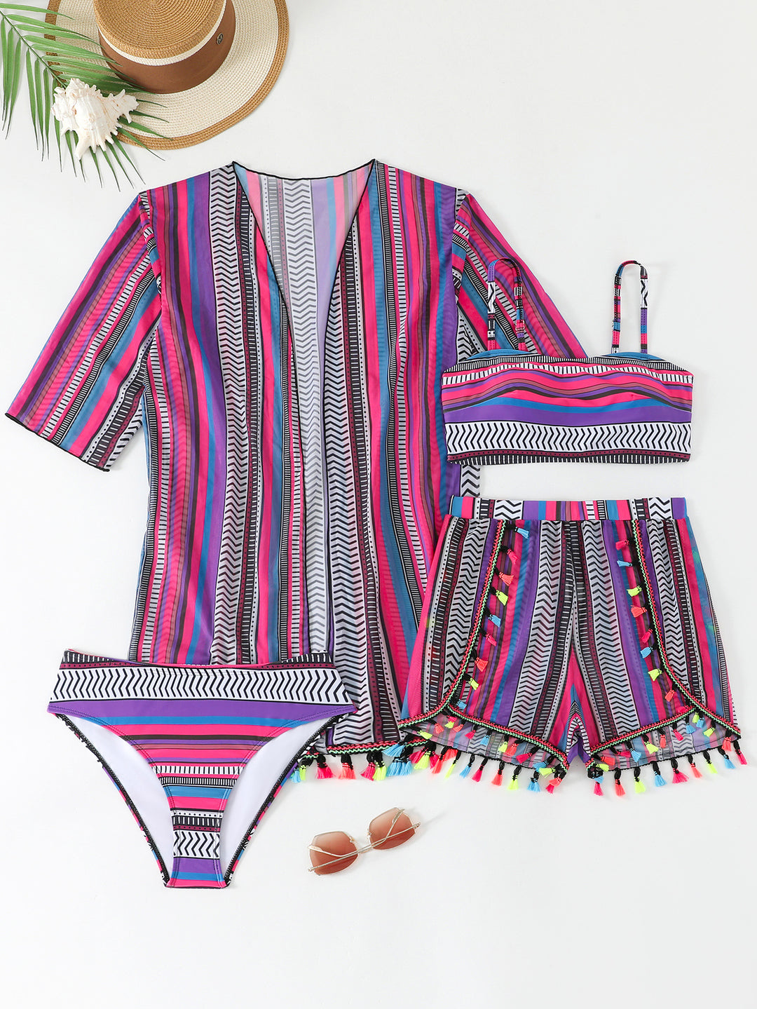 Dame strandoutfit med moderigtig tunika og shorts Skovae