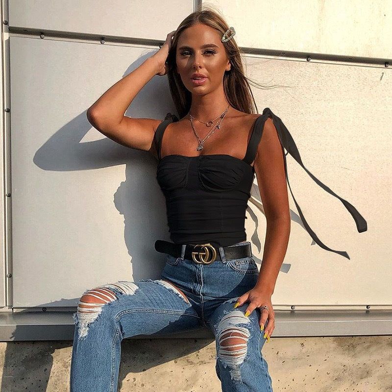 Dame bluse top med raffinerede stropper og elegant rynkning Skovae