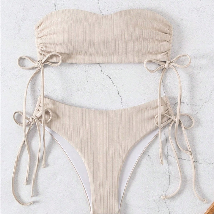 Dame Bandeau-bikini sæt med justerbare knuder og høj benudskæring Stilla