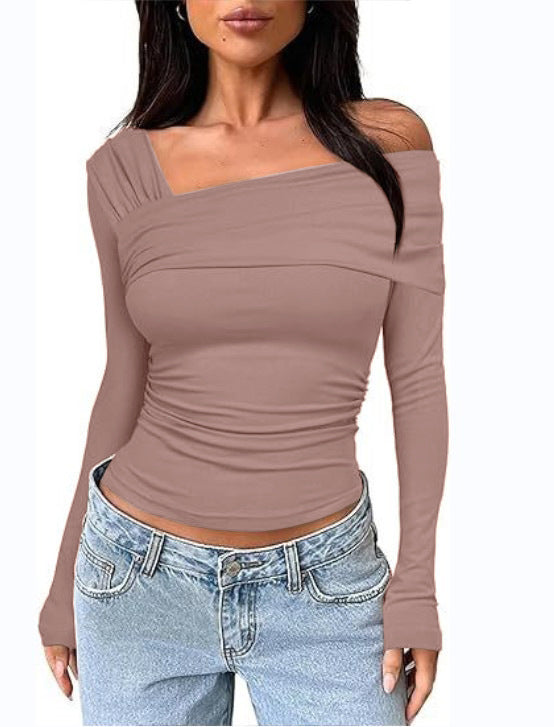 Dame asymmetrisk langærmet skjorte med drapering og off-shoulder design Stilla