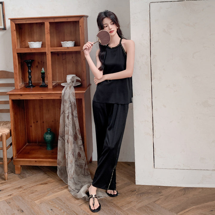 Dame Satin Pyjama-sæt med elegante spidse detaljer og løs pasform Stilla