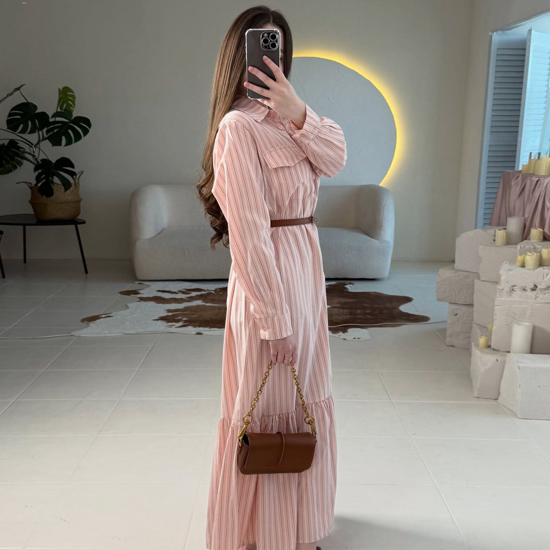 Kvinders maxikjole med elegant skjortebluse stil og sofistikeret taljeaccentuering Skovae