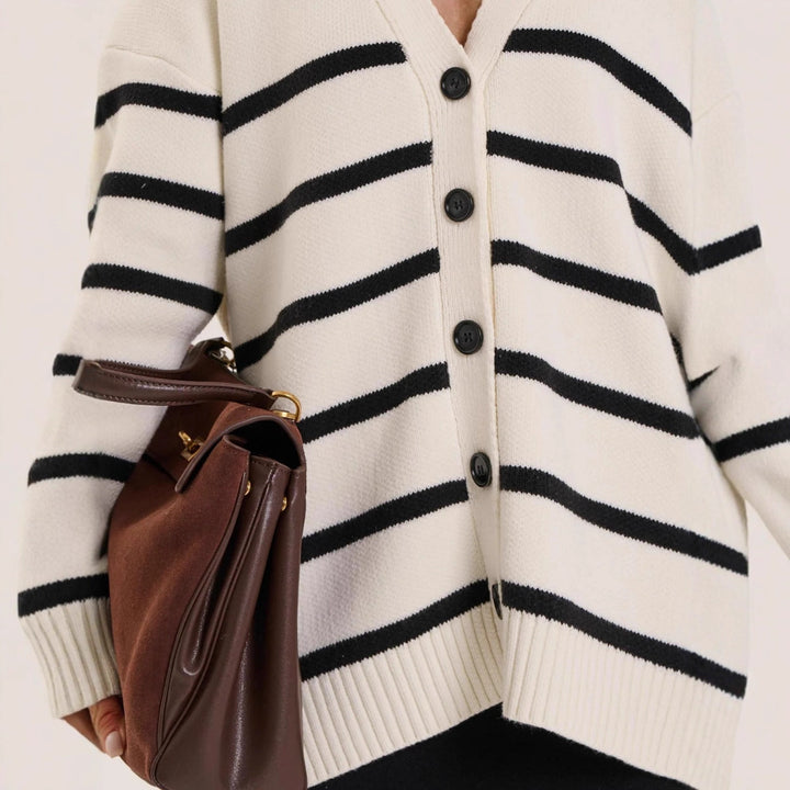 Kvinders chunky strik cardigan med lodrette striber og elegant knaplukning Stilla