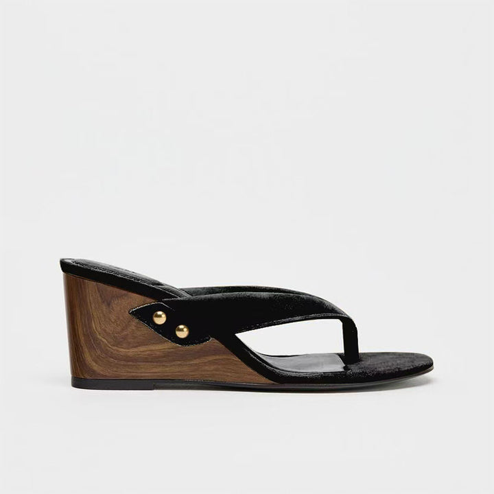 Femme Chic Wedge-sandaler med udskæringsdesign Stilla