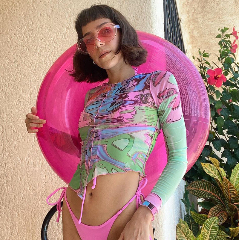 Dame Crop-top med kreative grafiske prints og figursyet snit Skovae