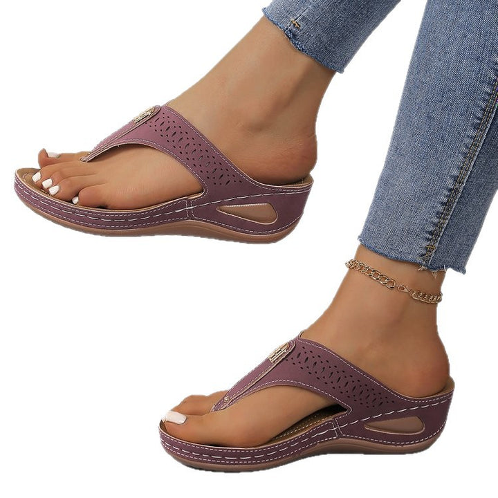 Dame fashionable og komfortable Flip-Flops med unik perforering Stilla